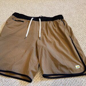 Vuori Banks Shorts Men's Large Bronze with dots (Lightly Used)